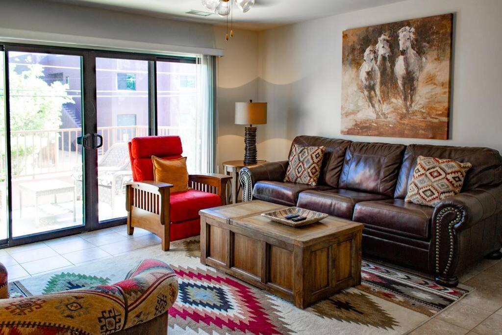 Cowboys & Angels - Classic Style W/great Location * Sedona