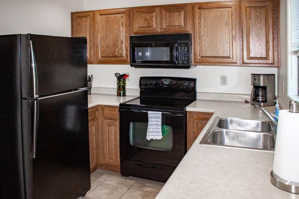 Cowboys & Angels - Classic Style W/great Location Apartment *