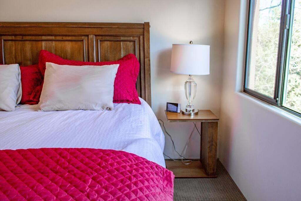 Cowboys & Angels - Classic Style W/great Location Apartment Sedona