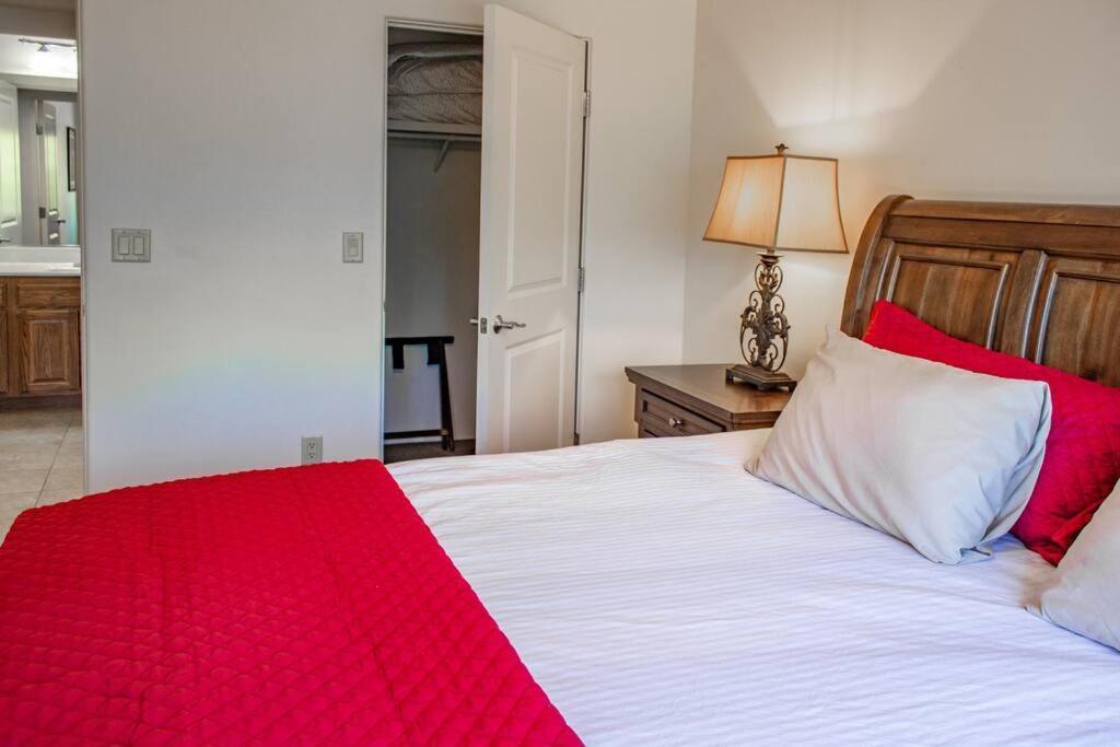 Apartment Cowboys & Angels - Classic Style W/great Location *