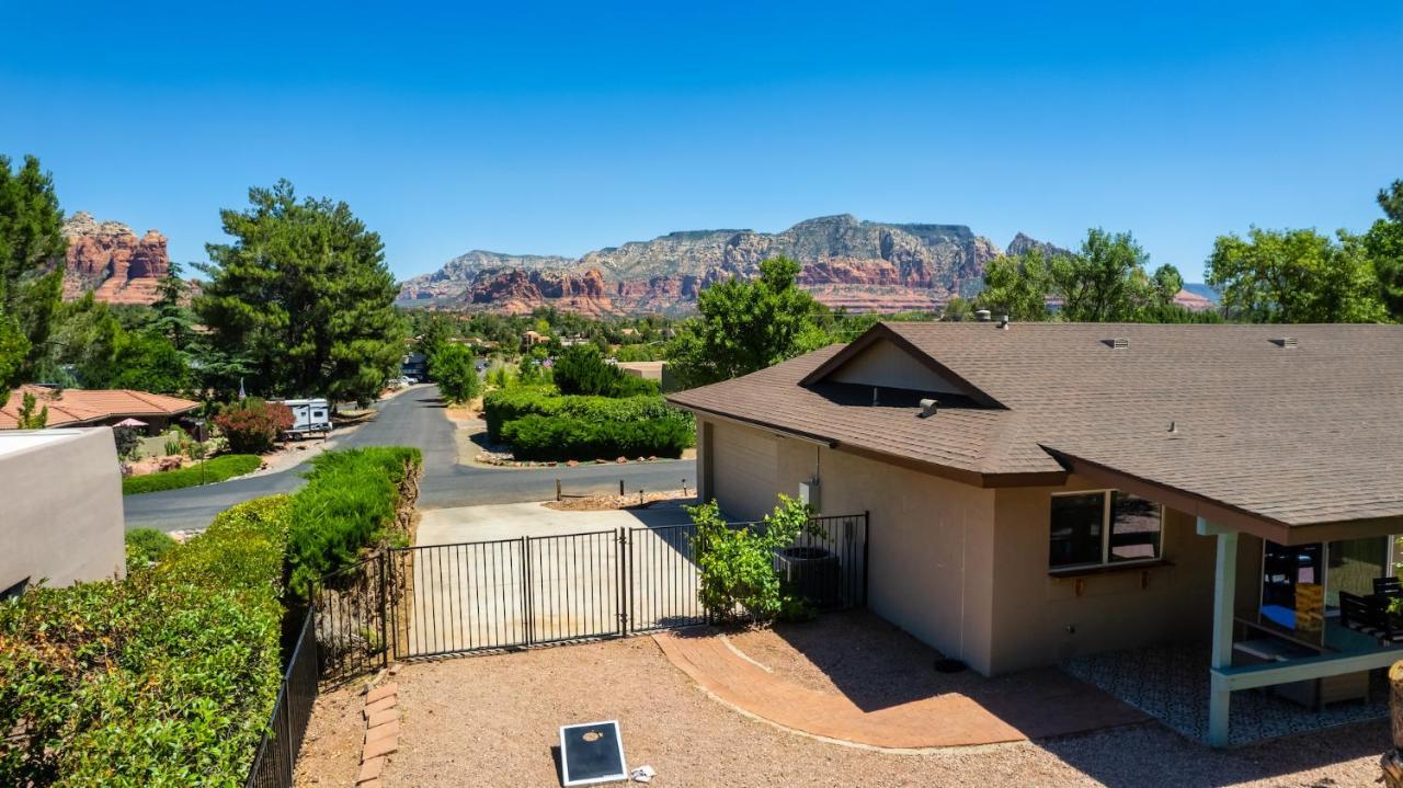 The Saddlerock House - Great Location, Views And Hot Tub!