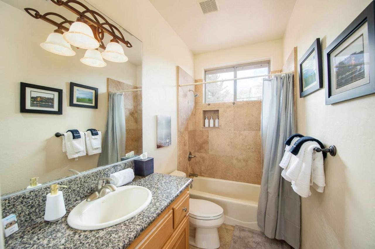 Holiday home Uptown Gem: 3-bed Townhome With Majestic Views And Location *