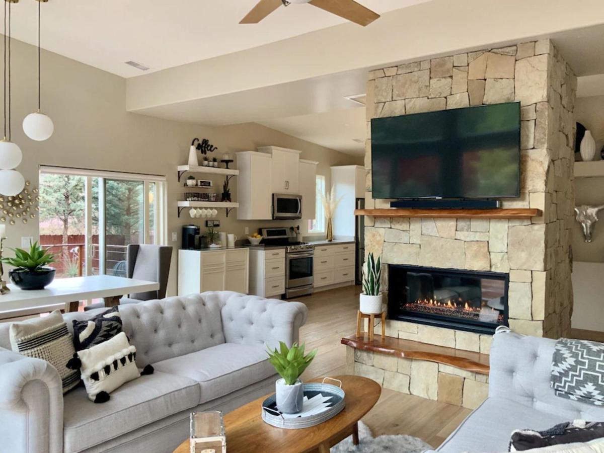 Mountain Escape! With Pool, Hot Tub & Firepit *