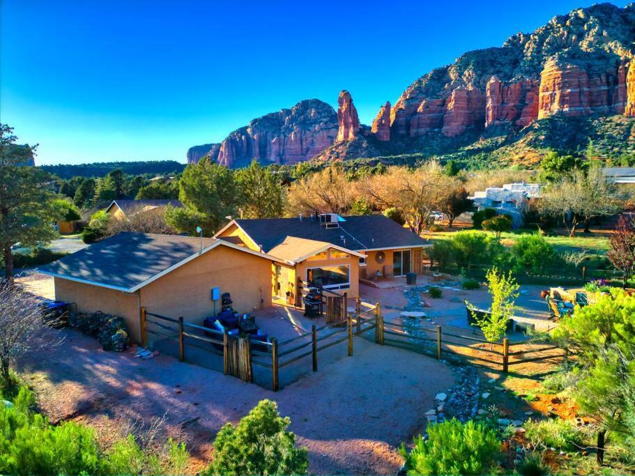 Sedona's Stargazing Luxury Paradise. Red Rock Views! Holiday home Sedona