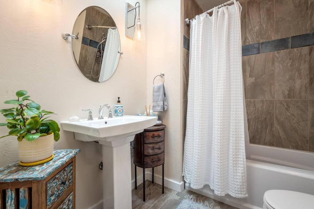 Sedona's Stargazing Luxury Paradise. Red Rock Views! Holiday home Sedona