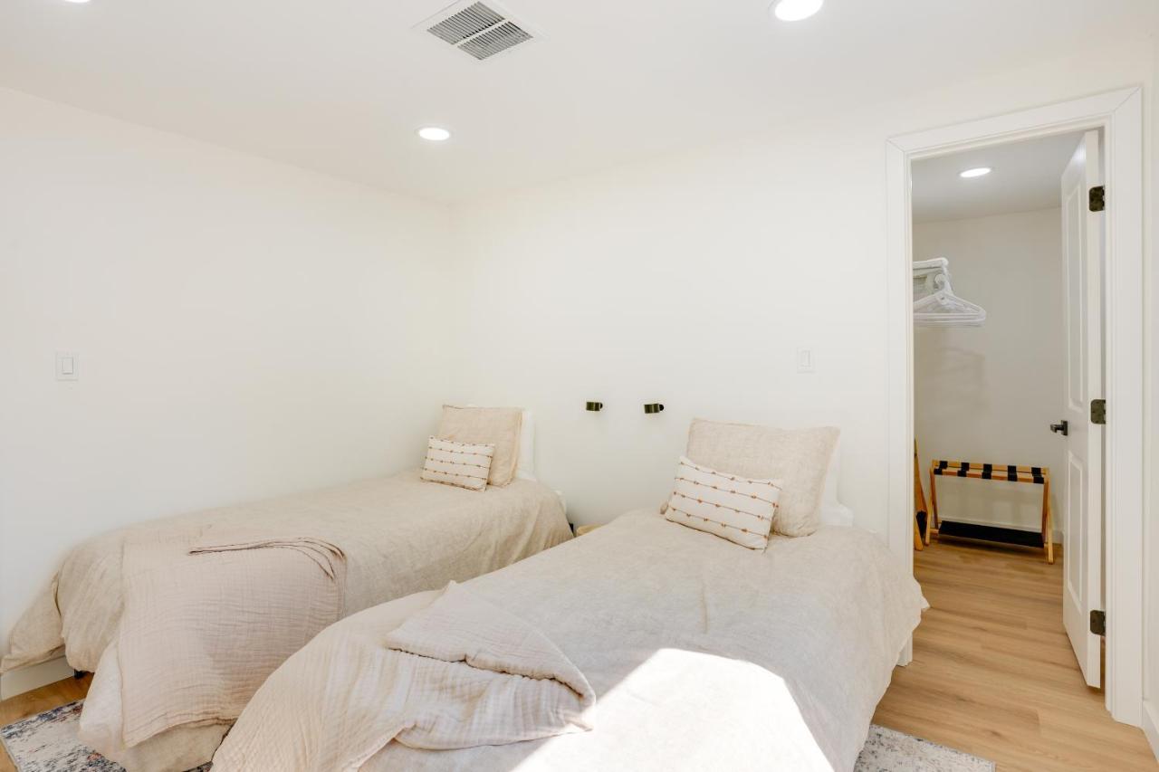 Bright And Airy With Mountain Views!