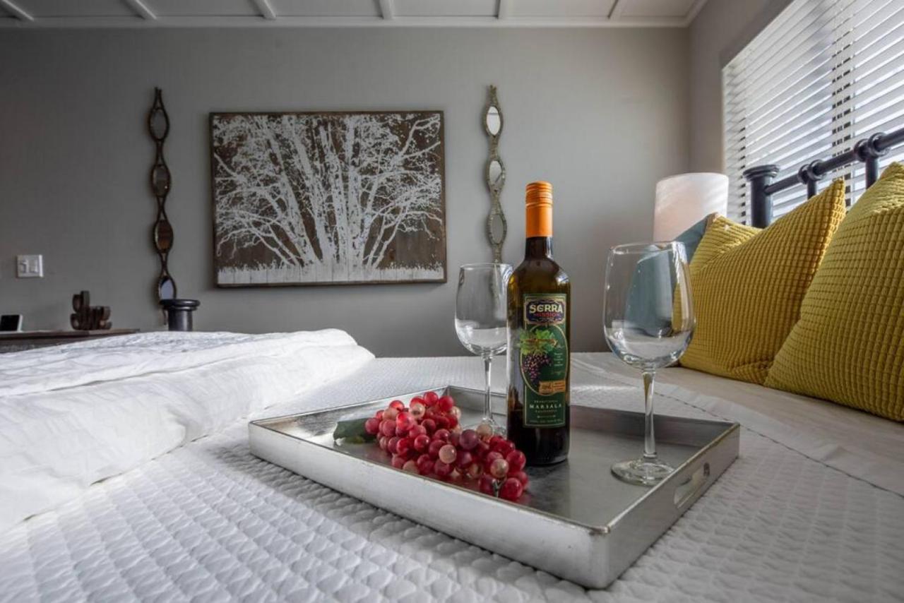 Honeysuckle Villa- Romantic Getaway