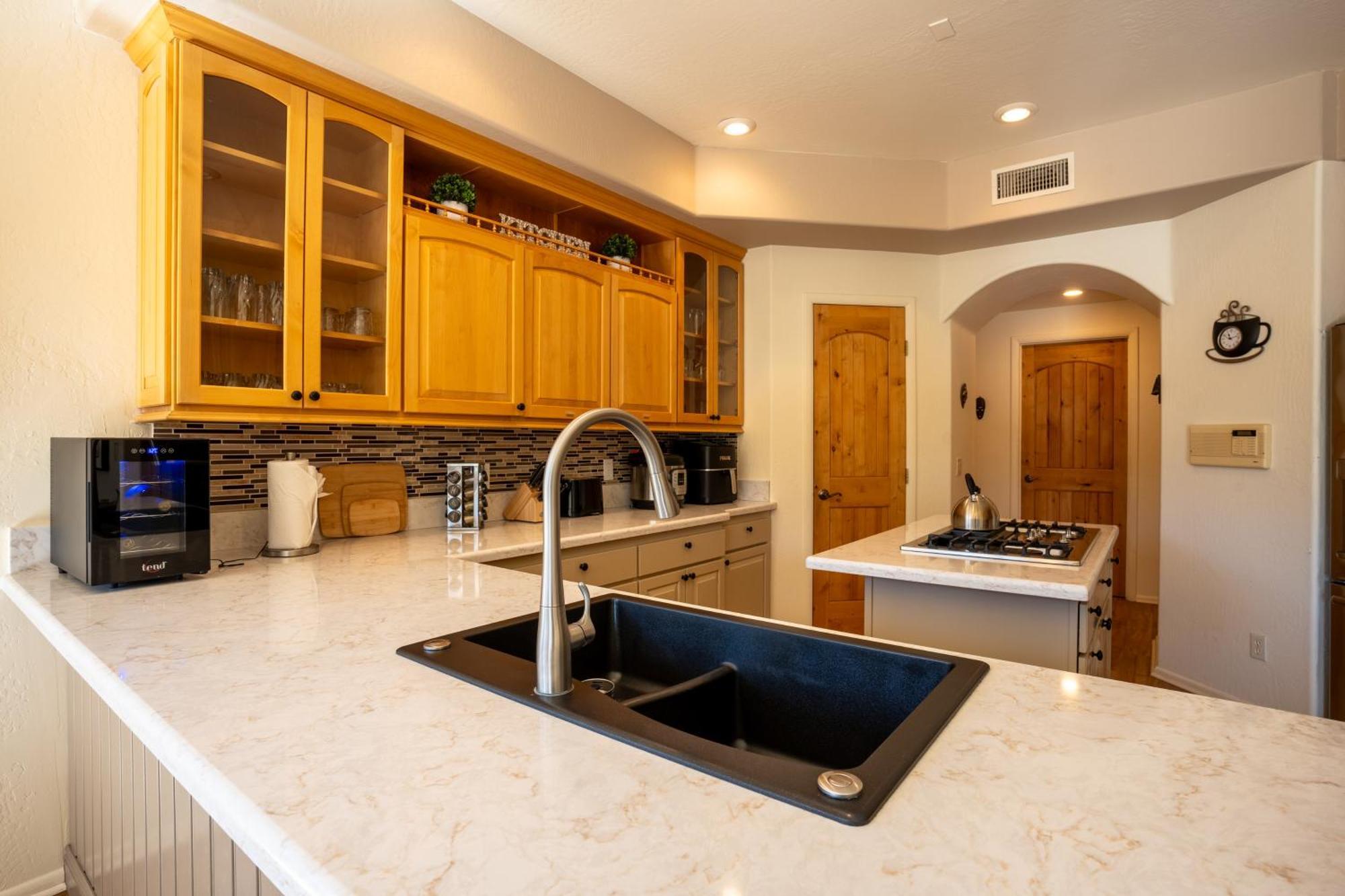 Expansive Retreat With Private Hot Tub, Views