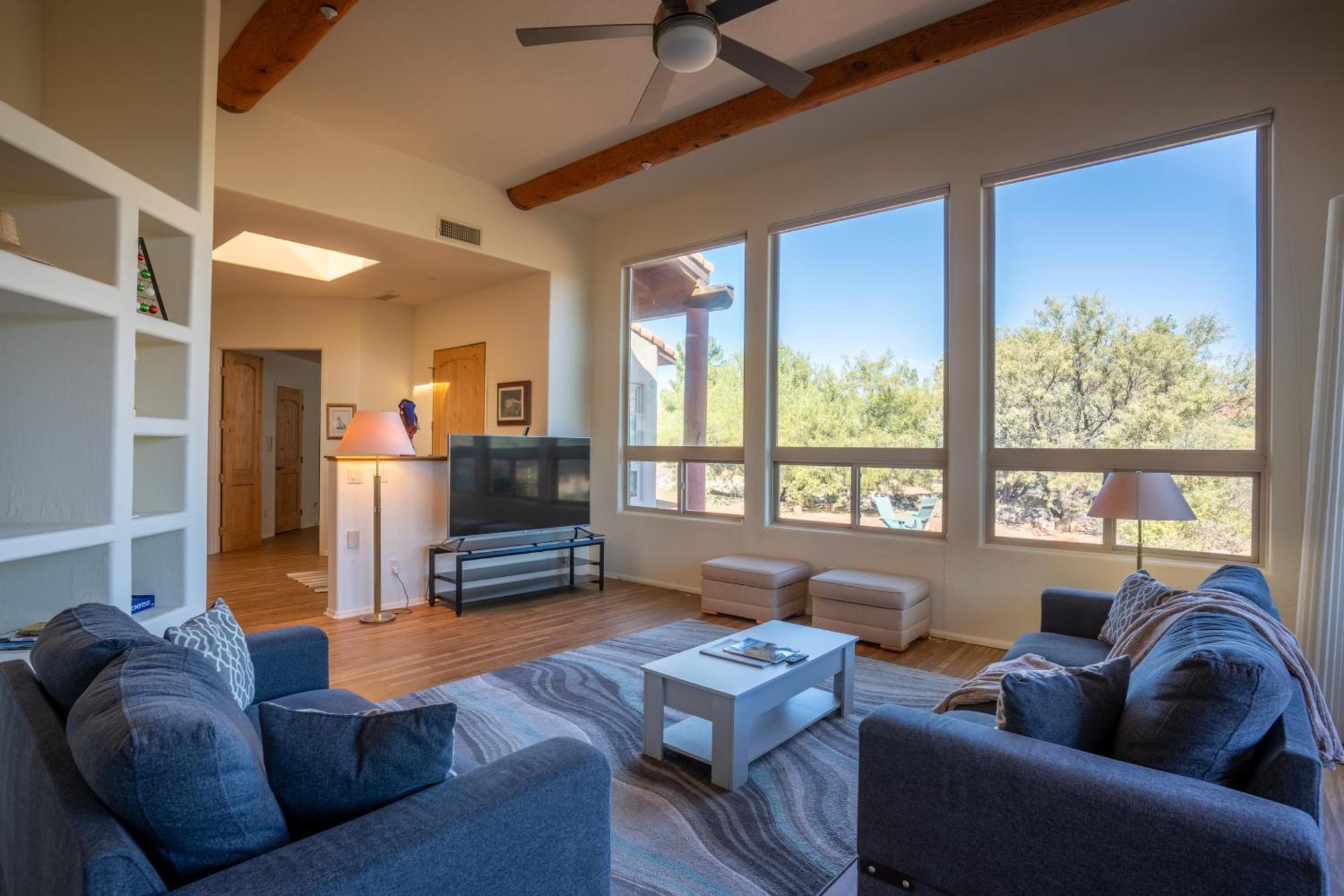 Expansive Retreat With Private Hot Tub, Views Holiday home *