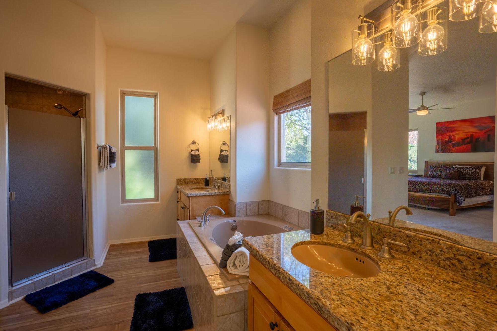 Expansive Retreat With Private Hot Tub, Views Holiday home
