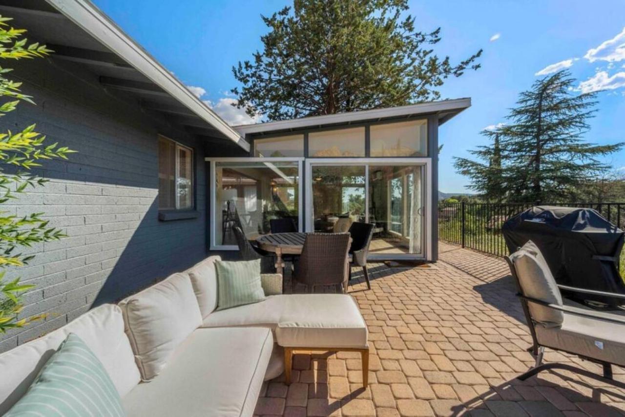 Heart Of Uptown With Epic Views Hottub Trails Holiday home