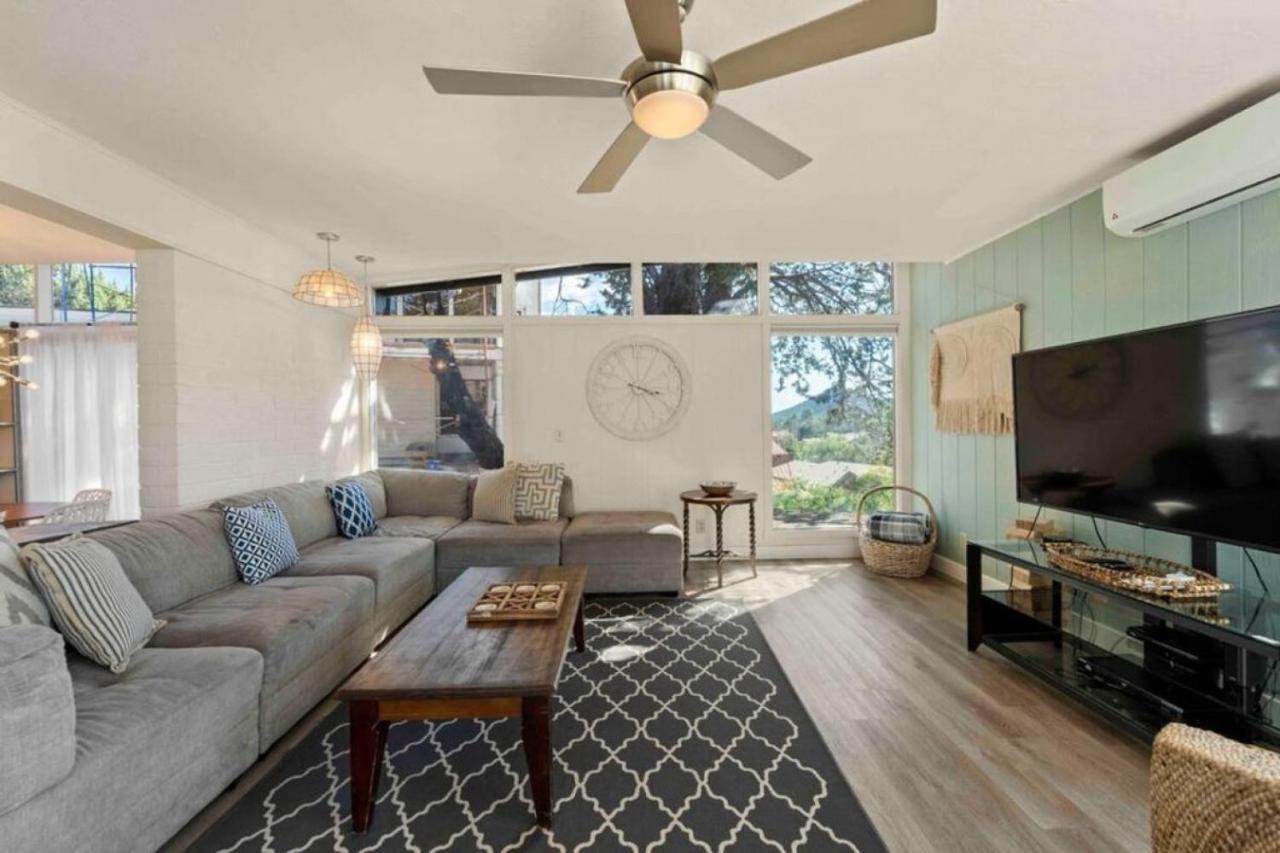 Heart Of Uptown With Epic Views Hottub Trails Holiday home *