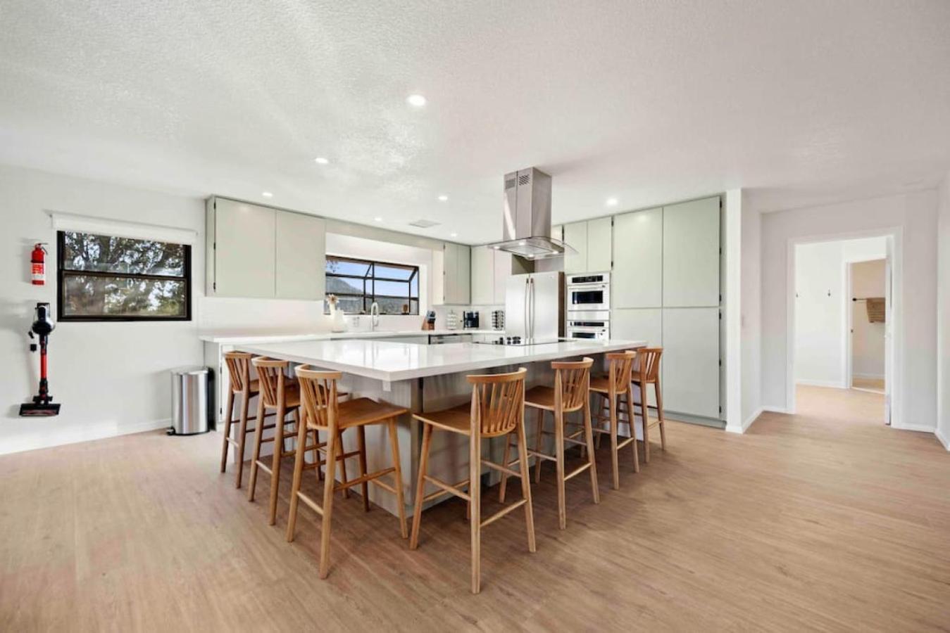 Holiday home Unrivaled Views Large Uptown With Swimspa And Sauna