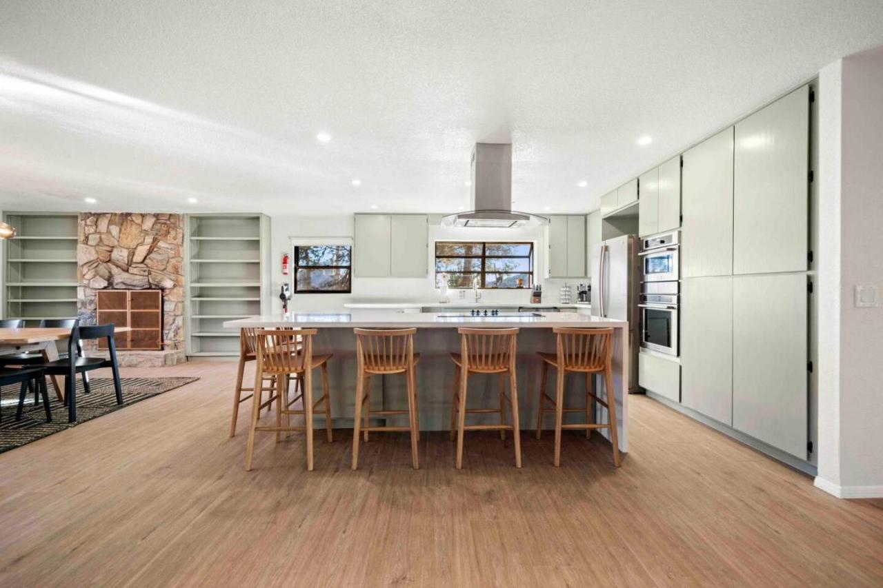 Holiday home Unrivaled Views Large Uptown With Swimspa And Sauna *