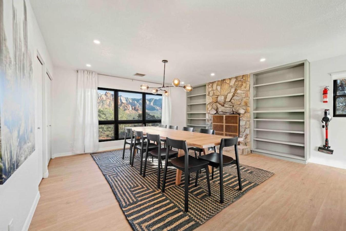 Unrivaled Views Large Uptown With Swimspa And Sauna