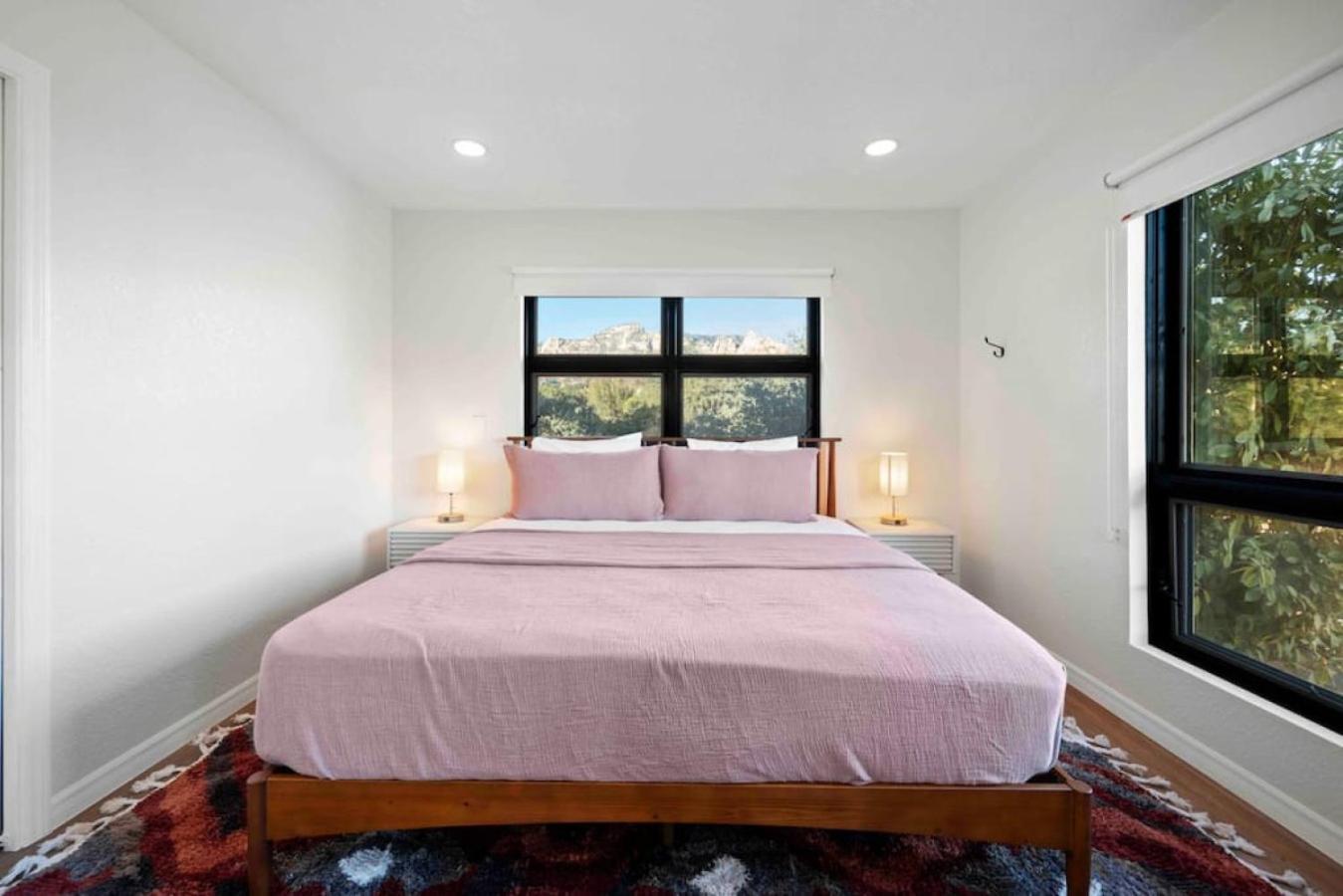 Holiday home Unrivaled Views Large Uptown With Swimspa And Sauna
