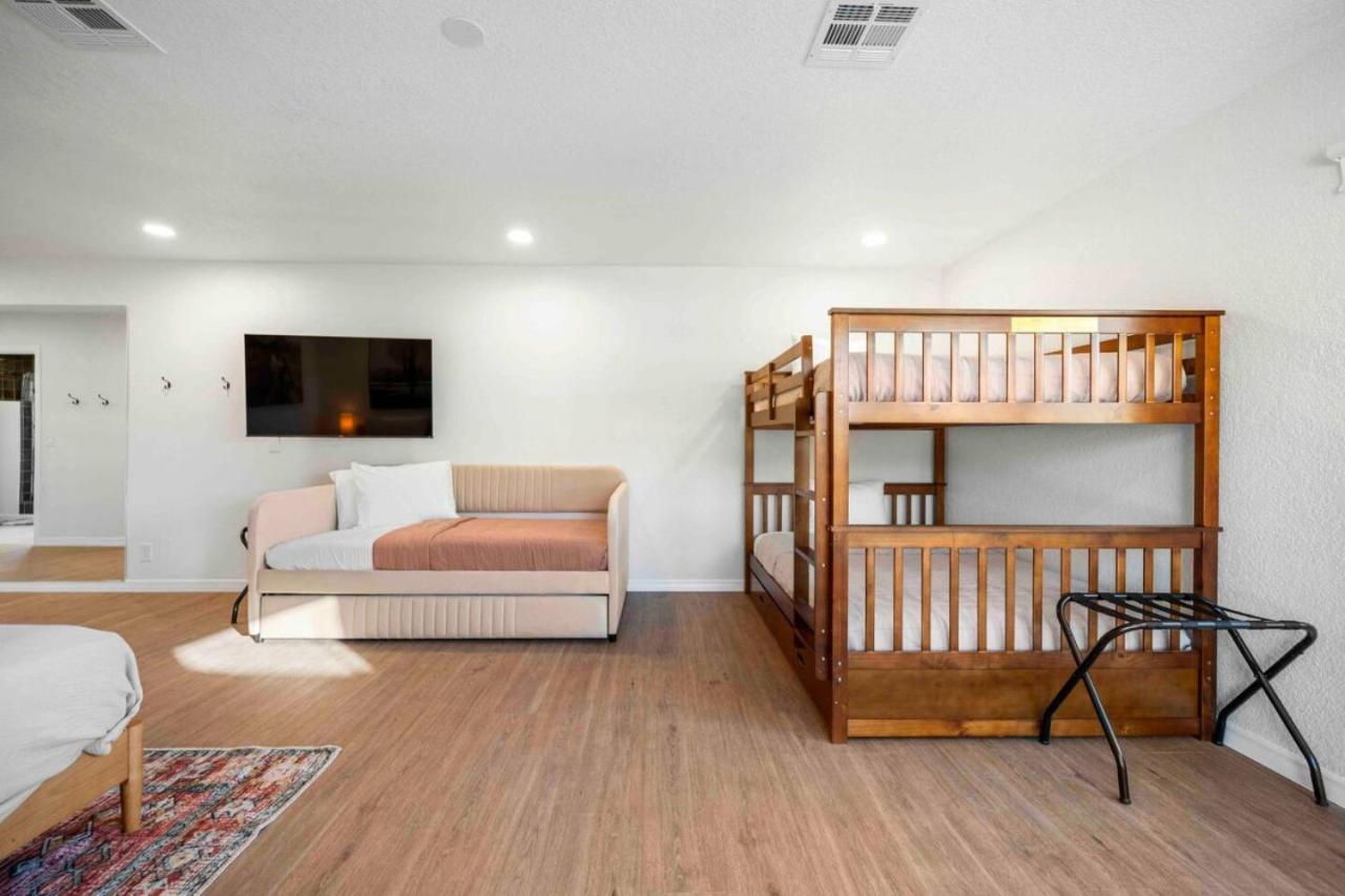Holiday home Unrivaled Views Large Uptown With Swimspa And Sauna *
