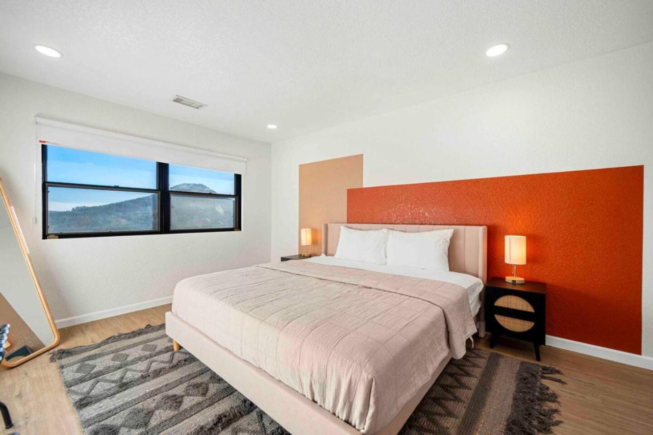 Holiday home Unrivaled Views Large Uptown With Swimspa And Sauna