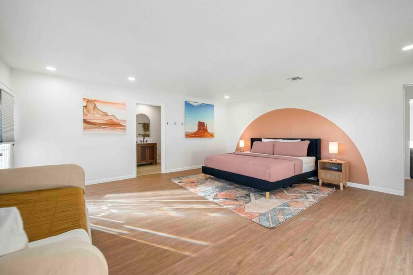 Holiday home Unrivaled Views Large Uptown With Swimspa And Sauna
