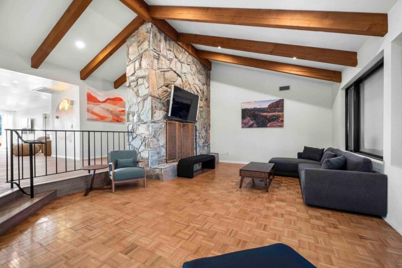 Holiday home Unrivaled Views Large Uptown With Swimspa And Sauna *