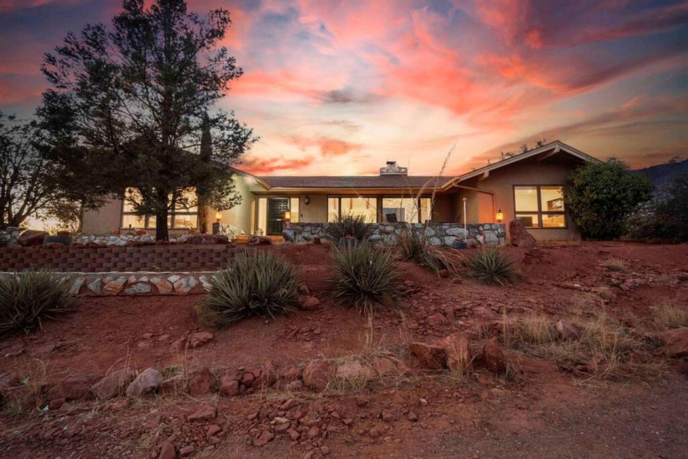 Holiday home Unrivaled Views Large Uptown With Swimspa And Sauna *