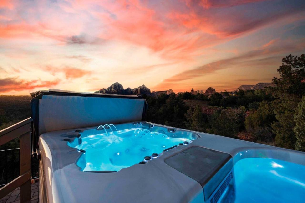 Holiday home Unrivaled Views Large Uptown With Swimspa And Sauna