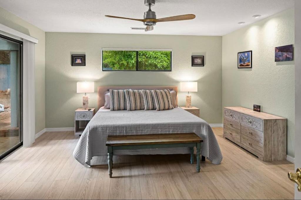 Spacious W 4 Bedroom Contemporary House! Sedona