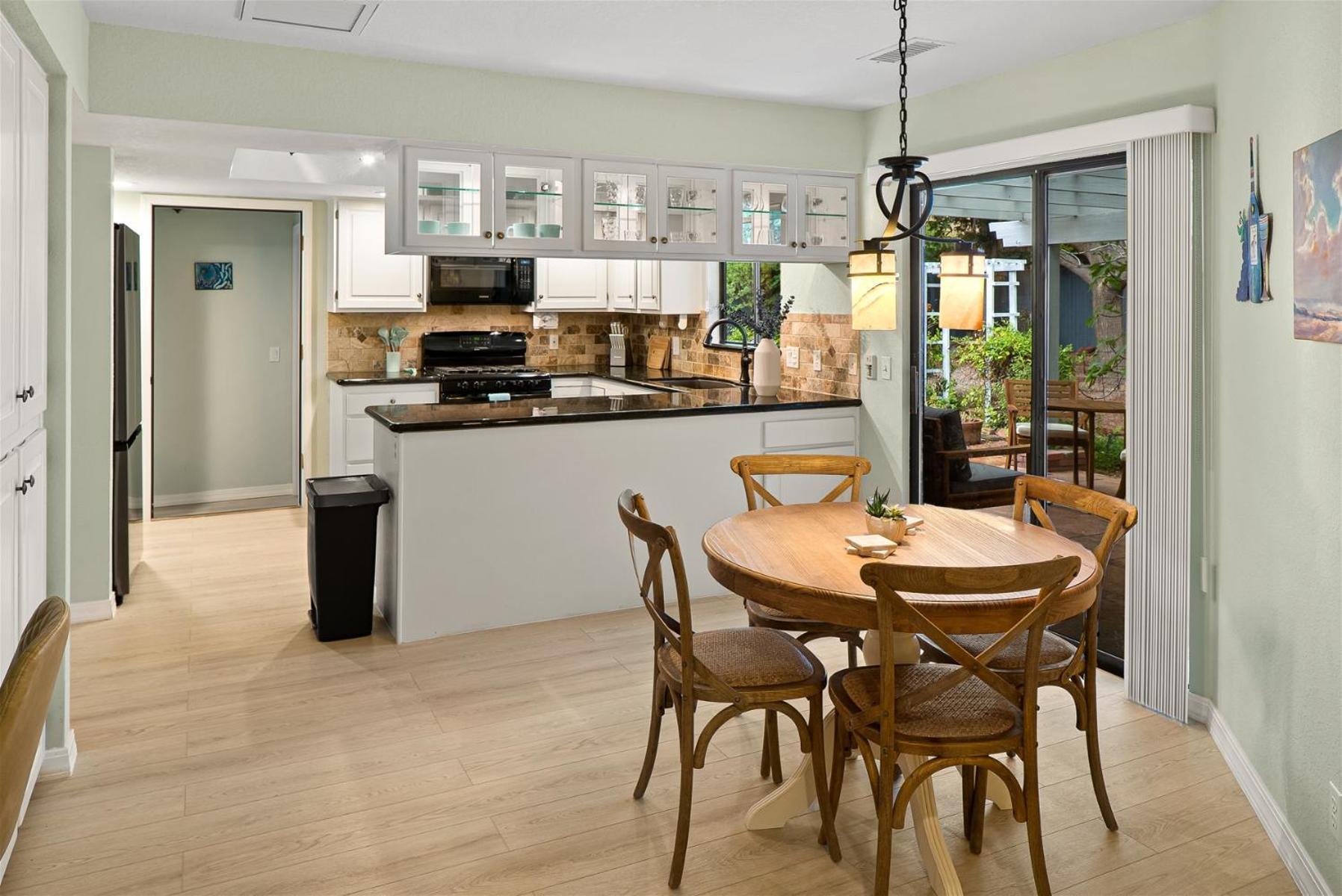 Spacious W 4 Bedroom Contemporary House! * Sedona