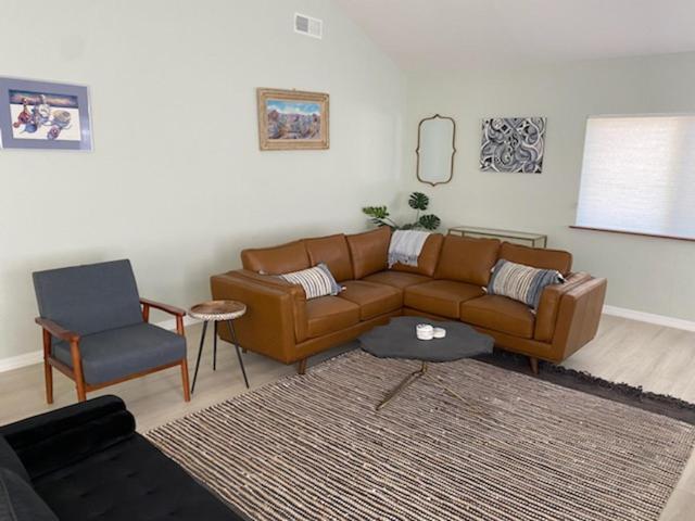 Holiday home Spacious W 4 Bedroom Contemporary House! *