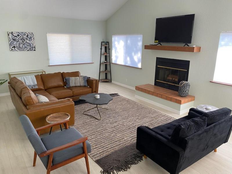 Holiday home Spacious W 4 Bedroom Contemporary House!