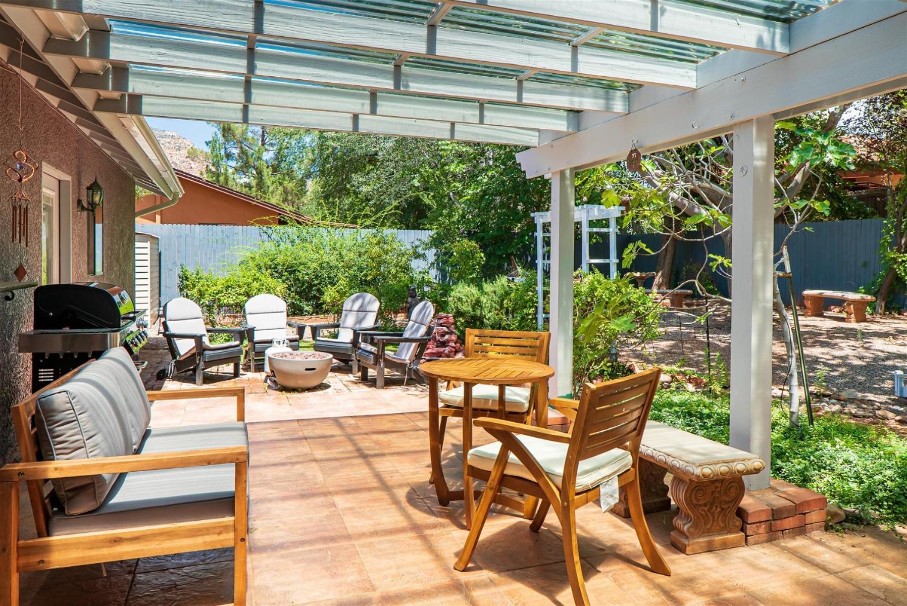 Spacious W 4 Bedroom Contemporary House! Sedona