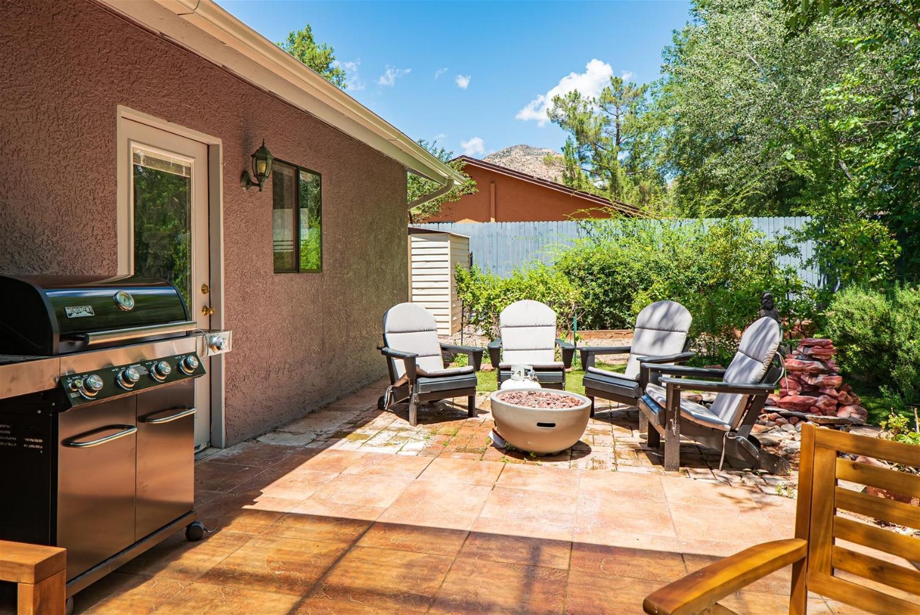 Spacious W 4 Bedroom Contemporary House! Sedona
