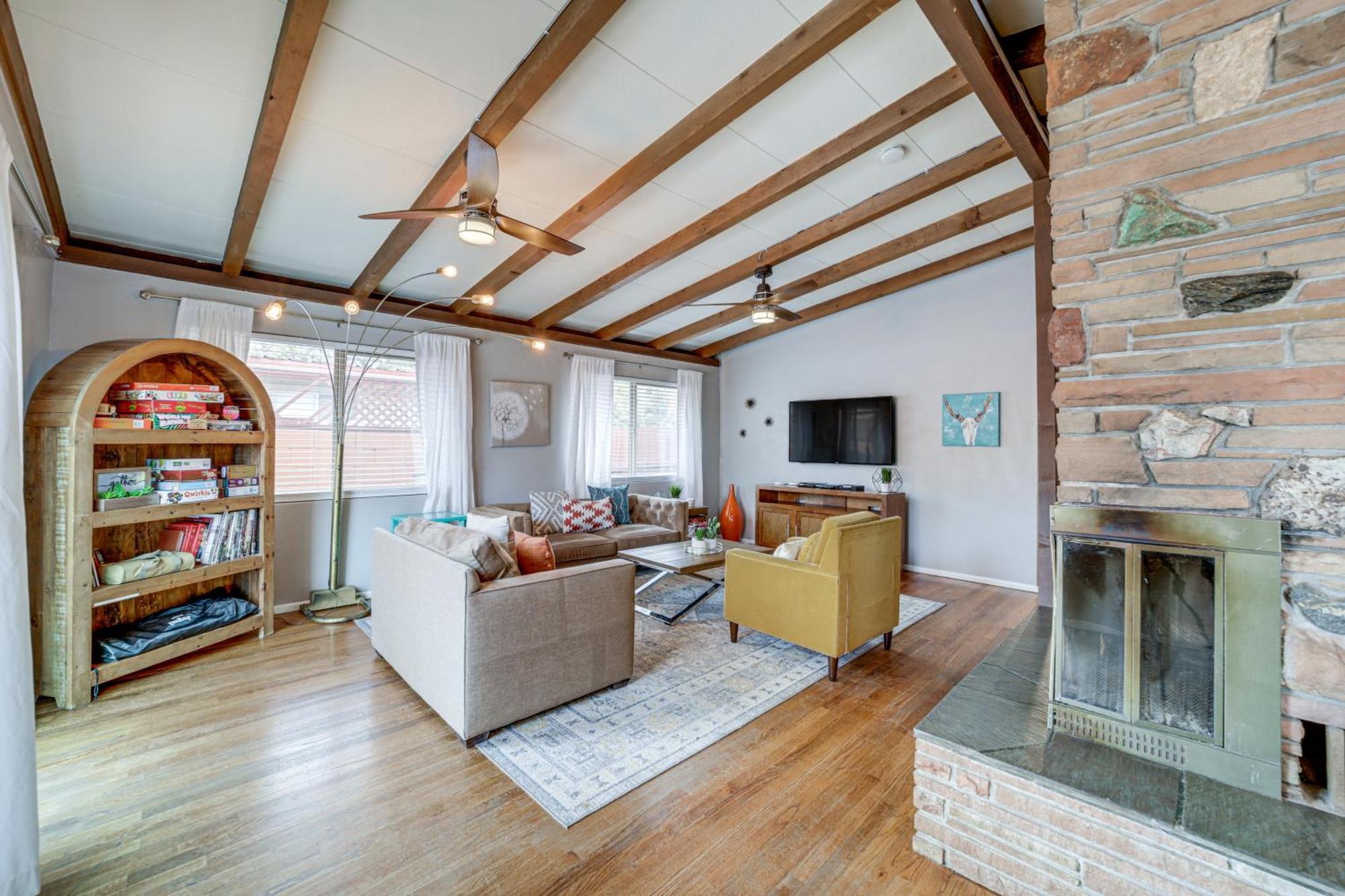 Pet-friendly Hot Tub, Walk To Trails! *
