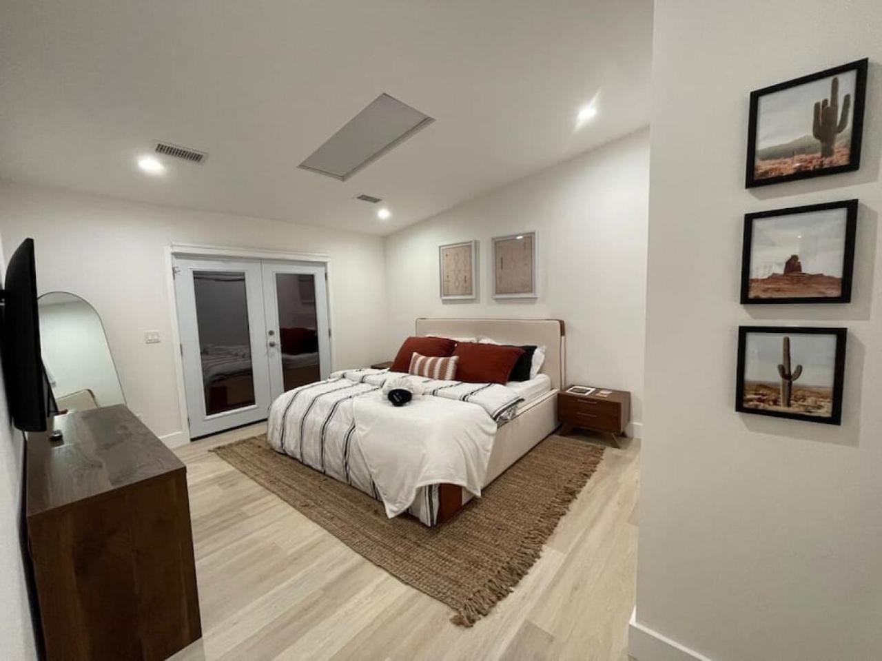 Uptown Vacation At The Oz With Hot Tub And Views Holiday home