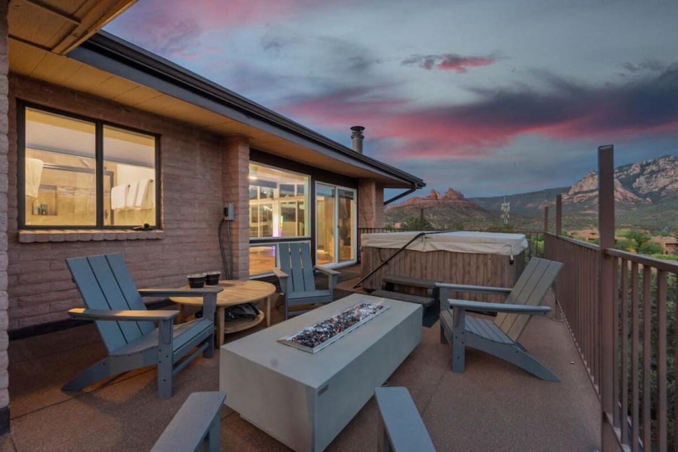 Luxury Uptown With Epic Views And Hot Tub *