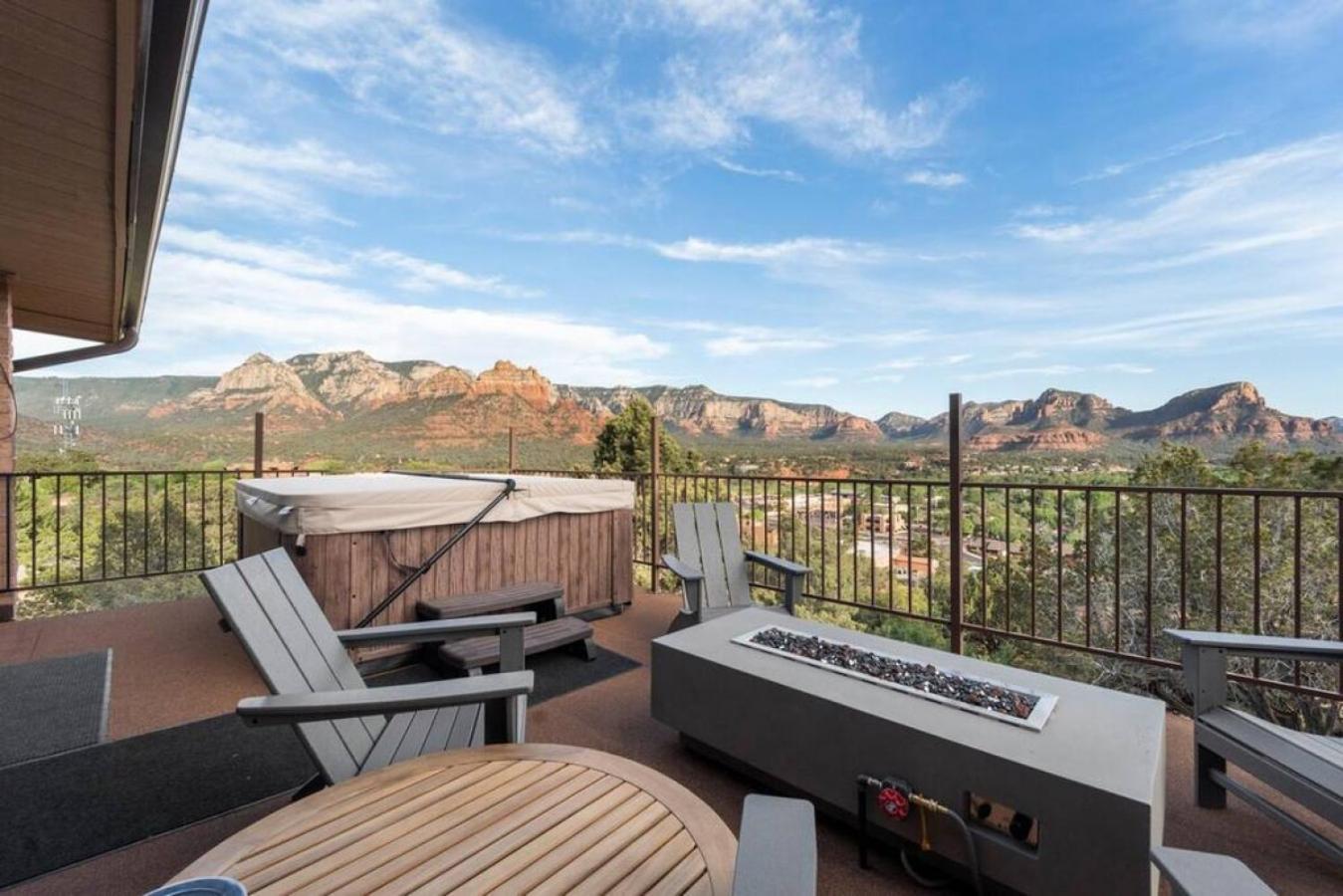 Holiday home Luxury Uptown With Epic Views And Hot Tub *