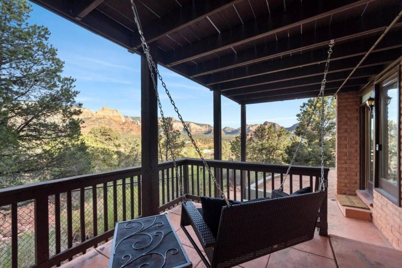 Luxury Uptown With Views And Hot Tub *
