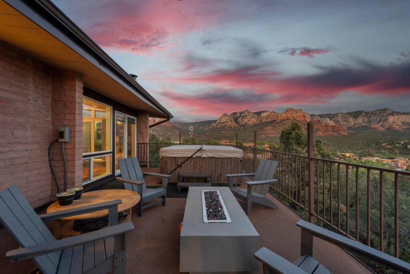 Luxury Uptown With Epic Views And Hot Tub Holiday home *