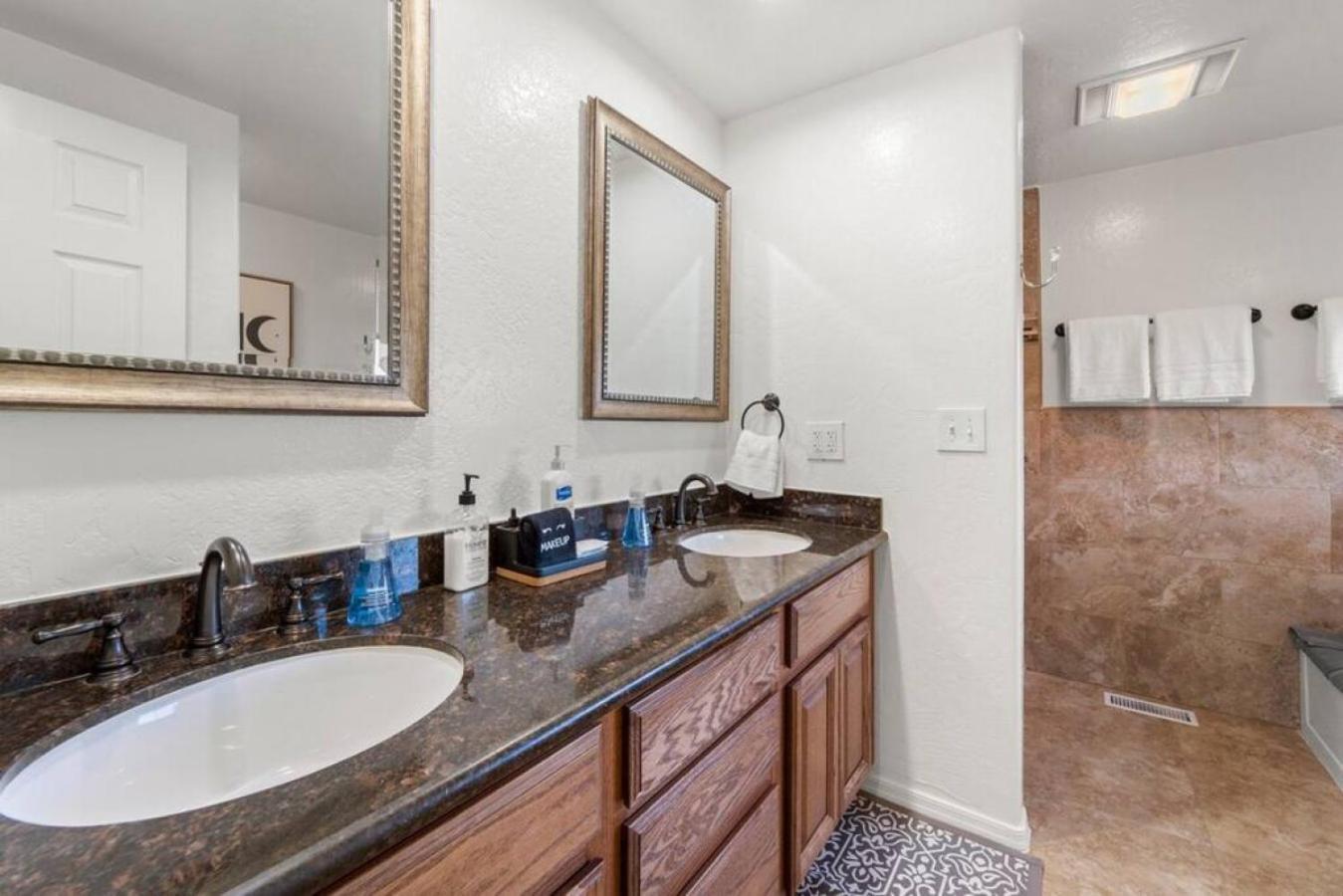 Holiday home Luxury Uptown With Views And Hot Tub *