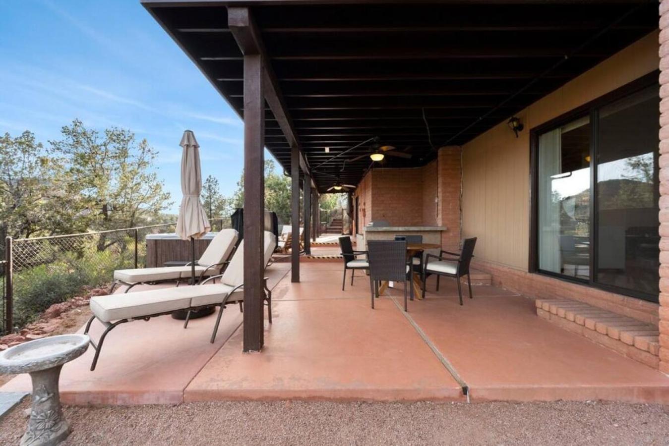 Luxury Uptown With Views And Hot Tub *