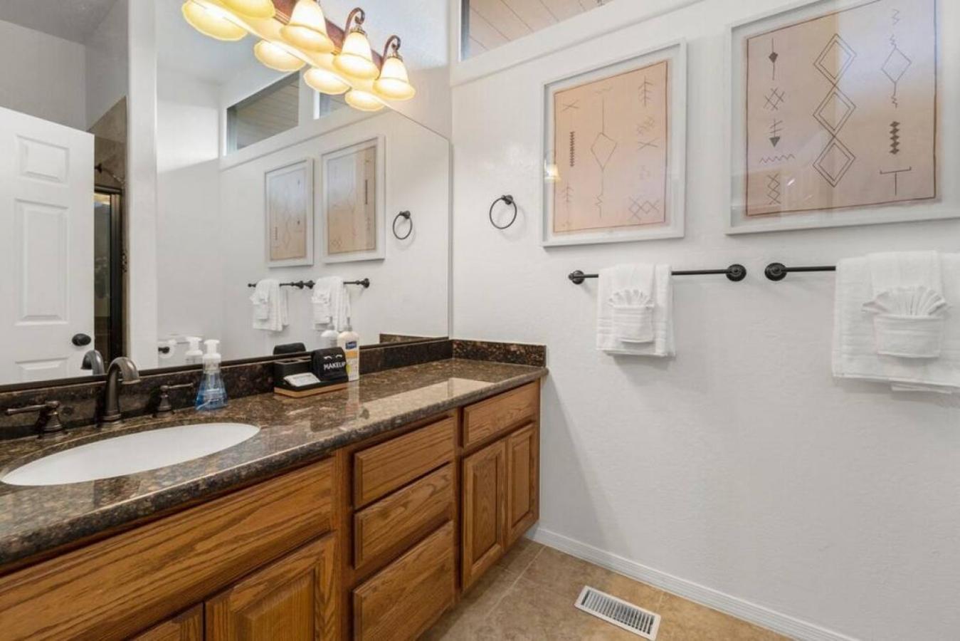 Luxury Uptown With Epic Views And Hot Tub