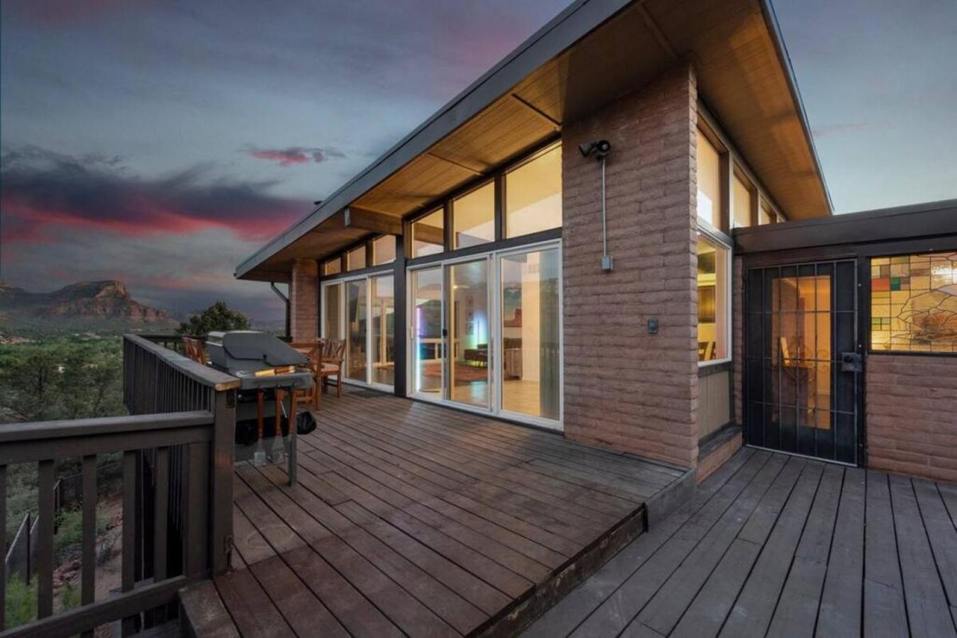 Luxury Uptown With Views And Hot Tub Holiday home
