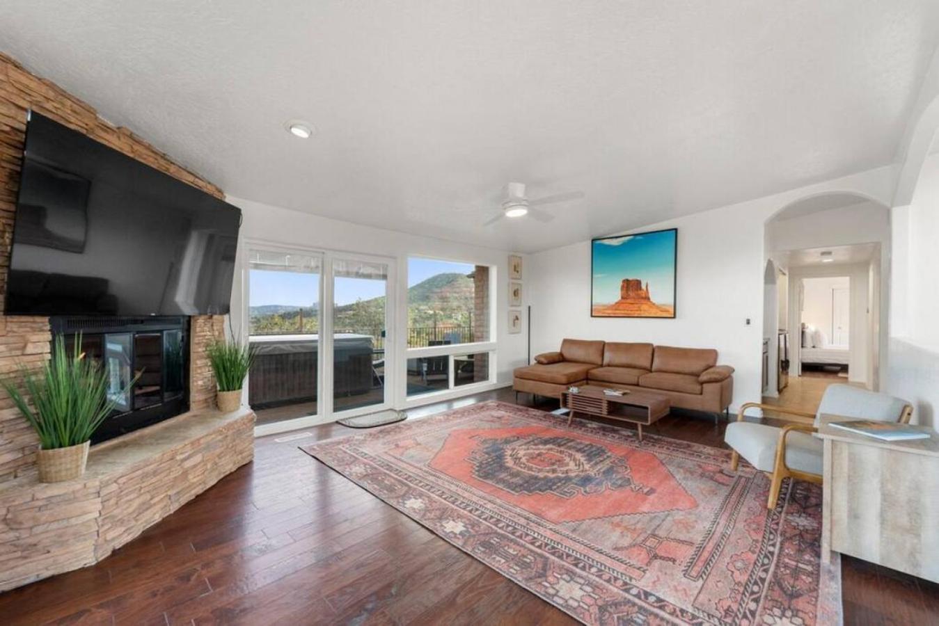 Luxury Uptown With Epic Views And Hot Tub