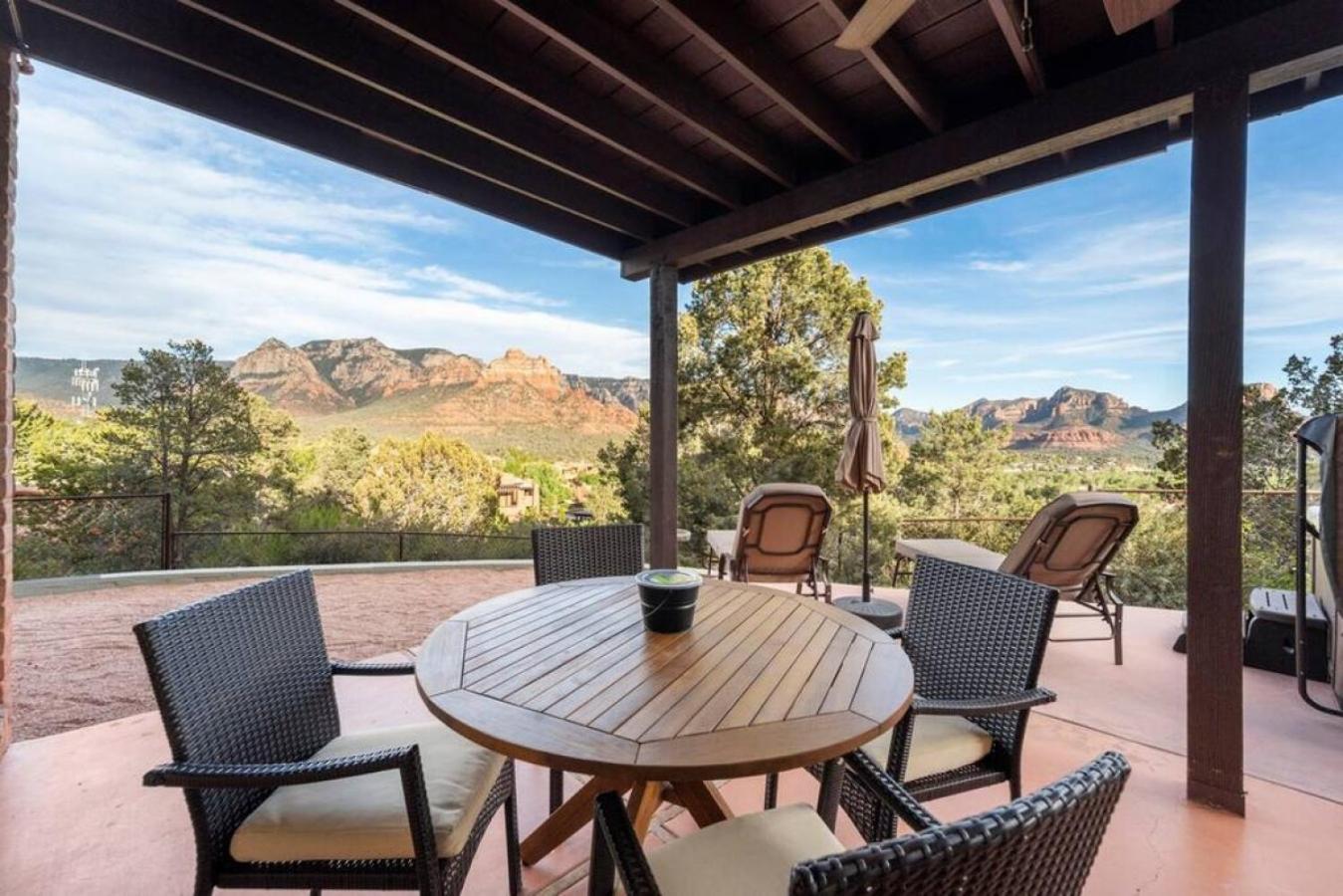 Luxury Uptown With Views And Hot Tub Holiday home *