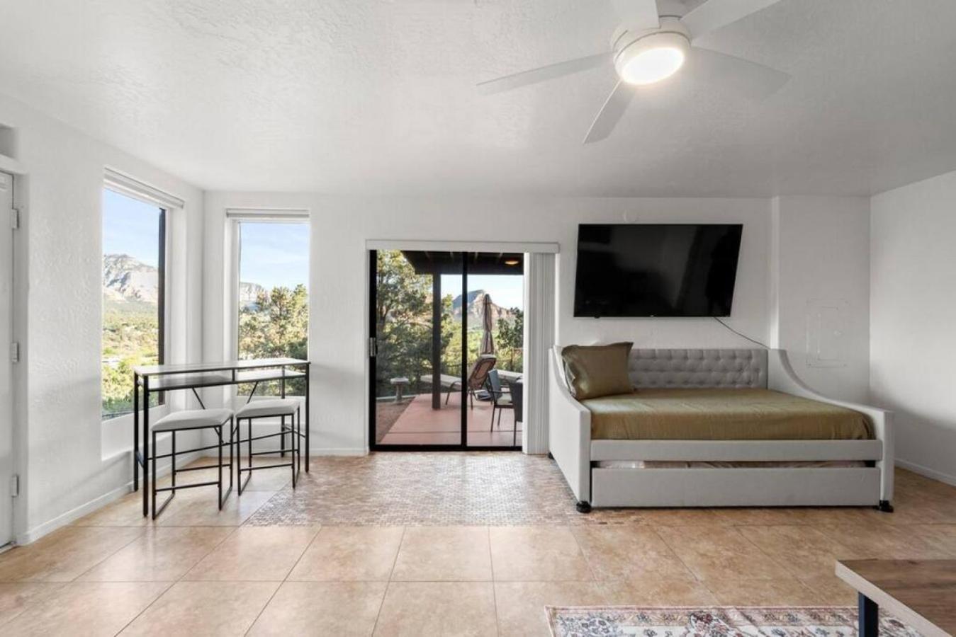 Luxury Uptown With Views And Hot Tub *