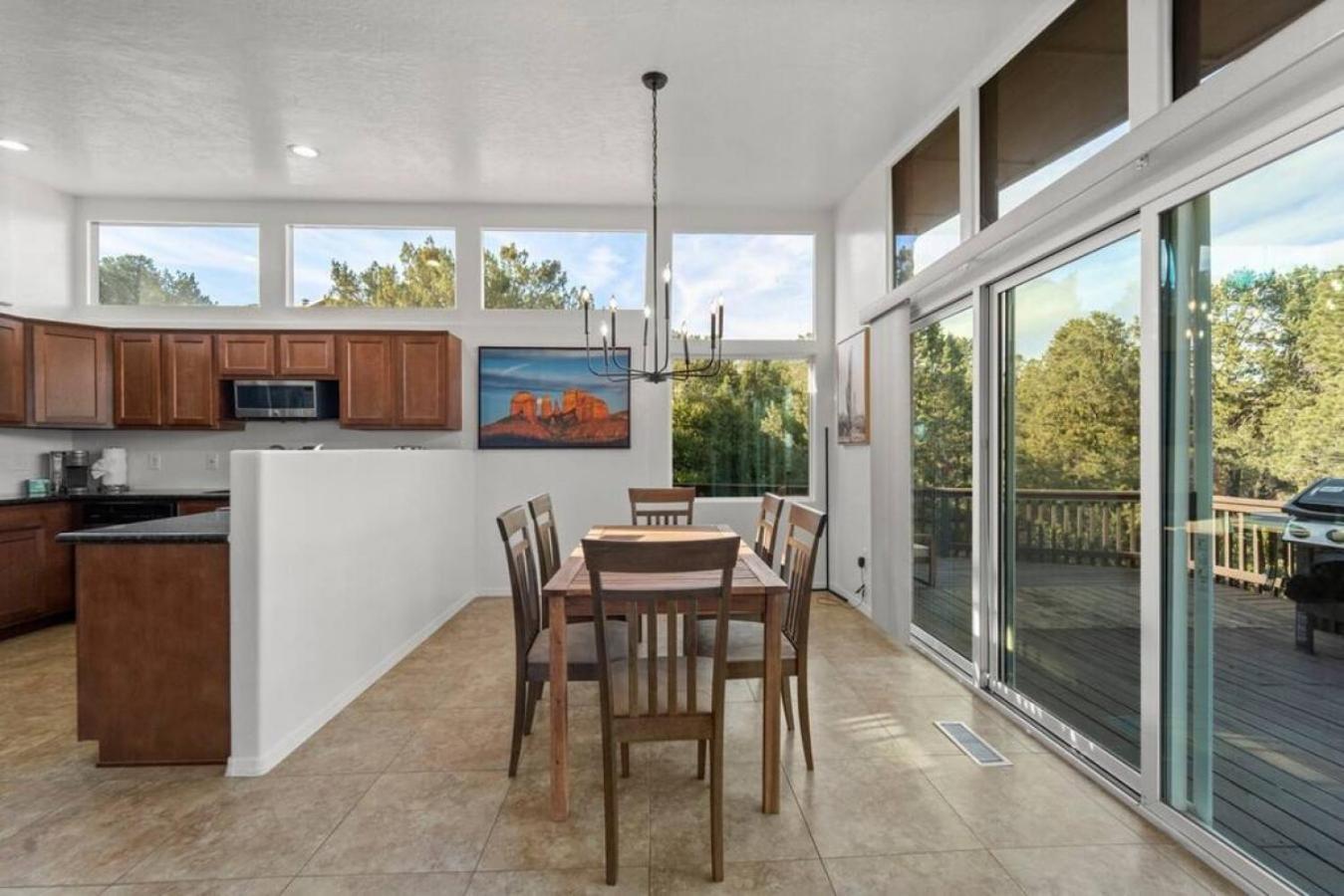 Luxury Uptown With Epic Views And Hot Tub Holiday home *