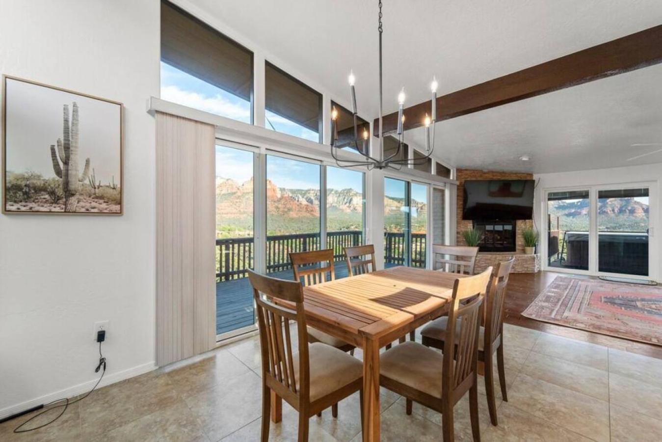 Holiday home Luxury Uptown With Epic Views And Hot Tub *