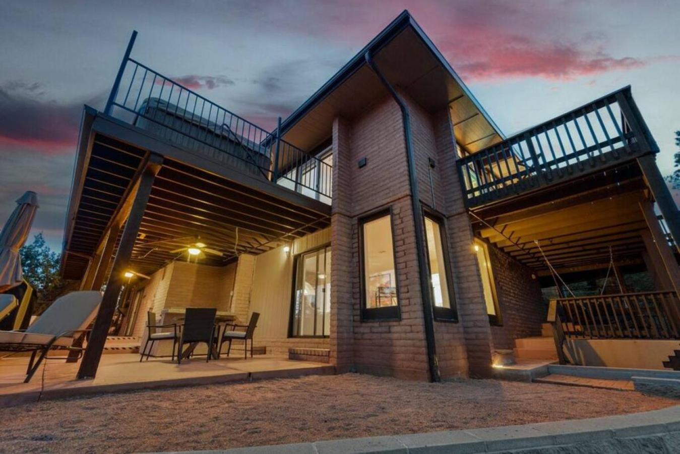 Luxury Uptown With Views And Hot Tub *