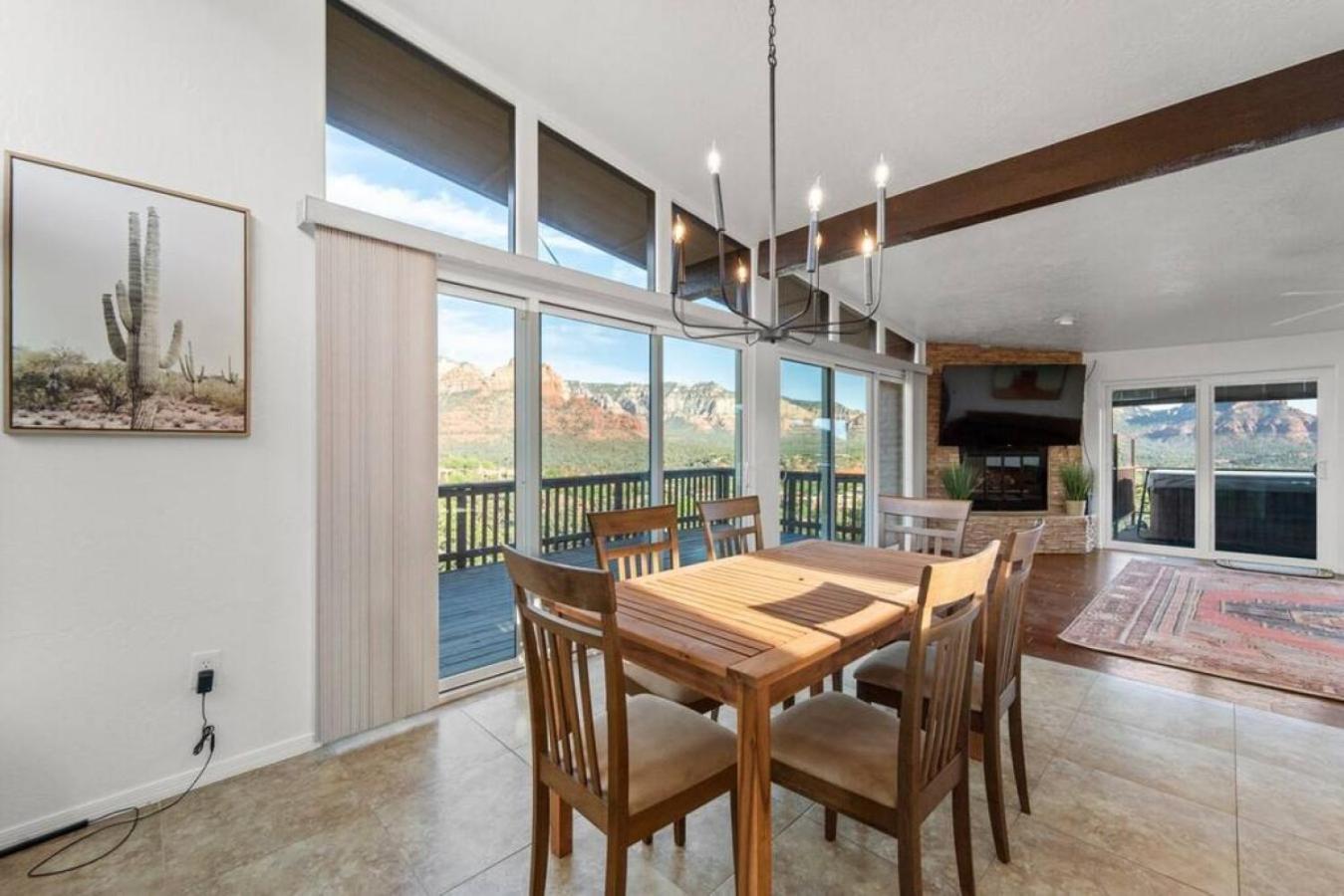Luxury Uptown With Views And Hot Tub Holiday home