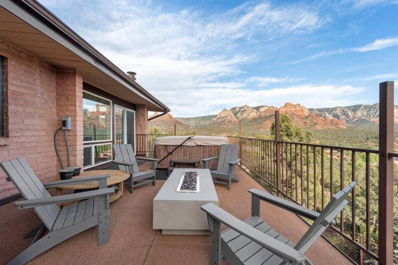 Luxury Uptown With Views And Hot Tub